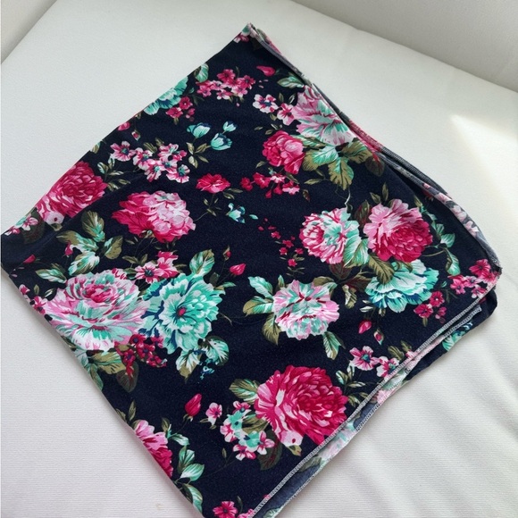 15. Navy Floral Baby Blanket Lightweight & Soft Knit Photo Newborn Swaddle - Picture 4 of 4